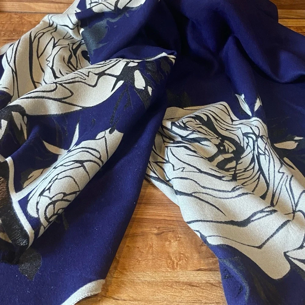 N/A scarf shawl